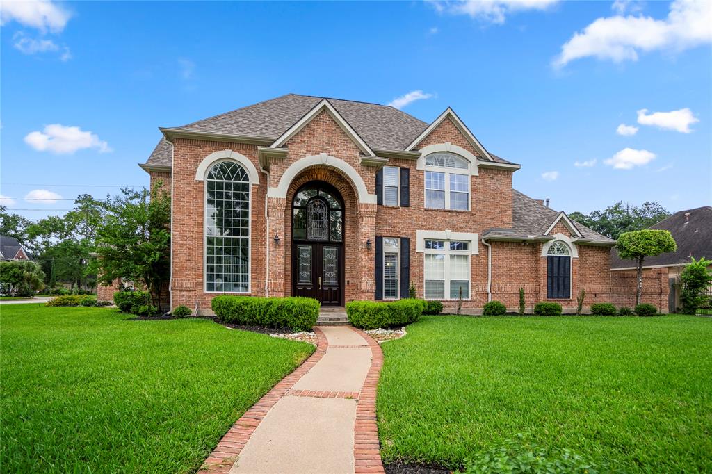 16122 Wimbledon Forest Drive, Spring, Texas image 1