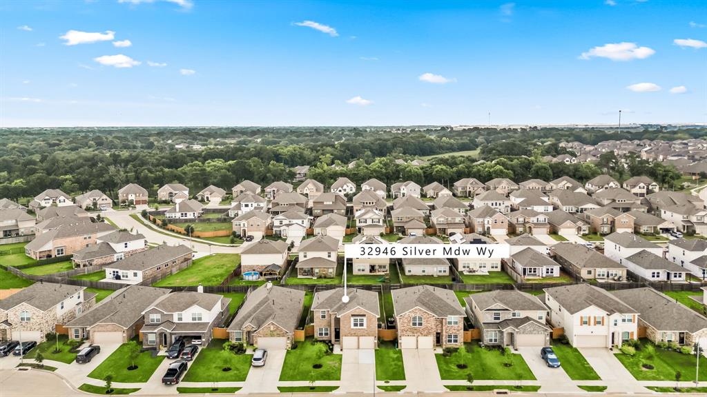 32946 Silver Meadow Way Way, Fulshear, Texas image 4