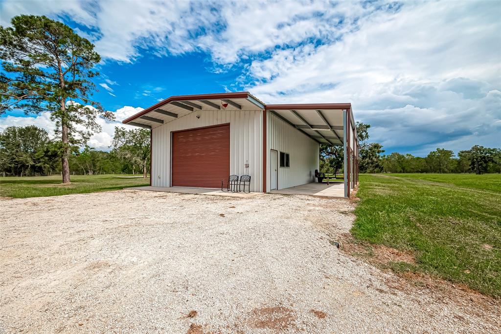 17903 Windmill Road, Damon, Texas image 32