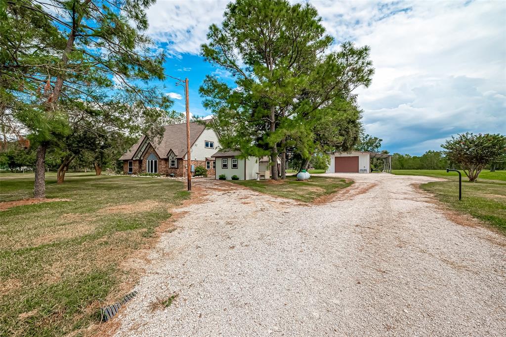 17903 Windmill Road, Damon, Texas image 3