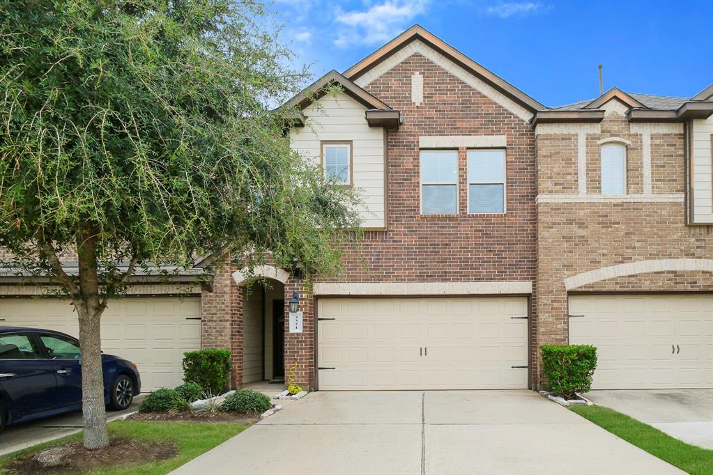 3321 Harvest Meadow Lane, Rosenberg, Texas image 1