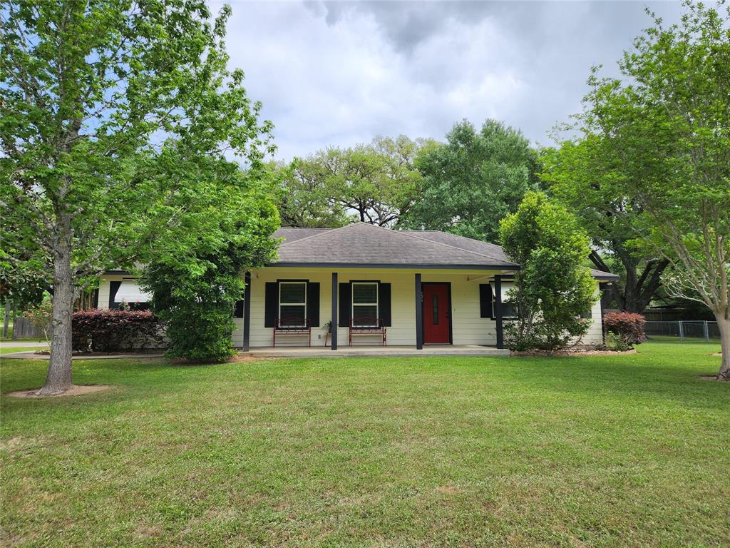 101 Becica Street, Columbus, Texas image 1