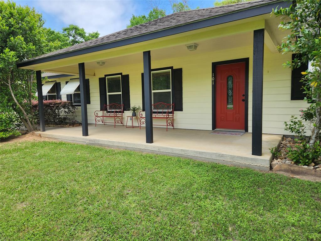 101 Becica Street, Columbus, Texas image 2