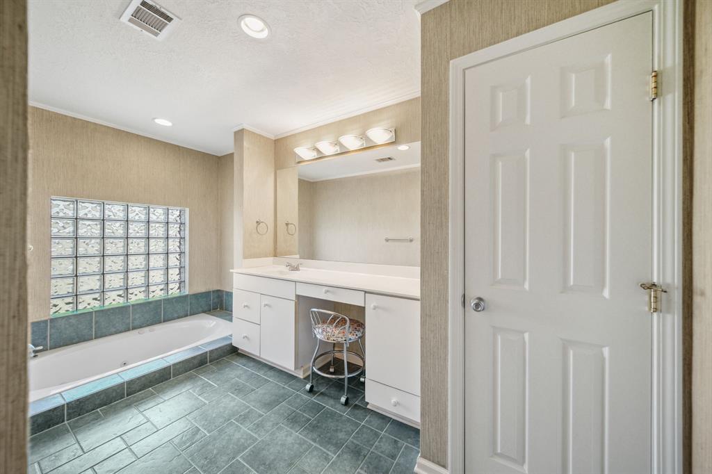 15502 Kitty Hawk Drive, Waller, Texas image 17