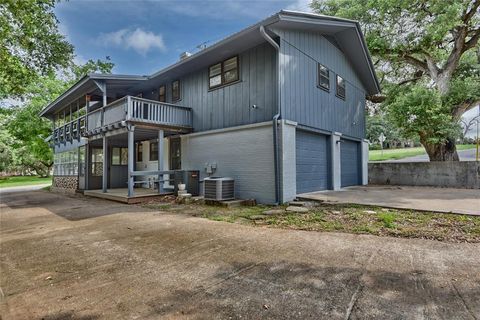 A home in La Grange