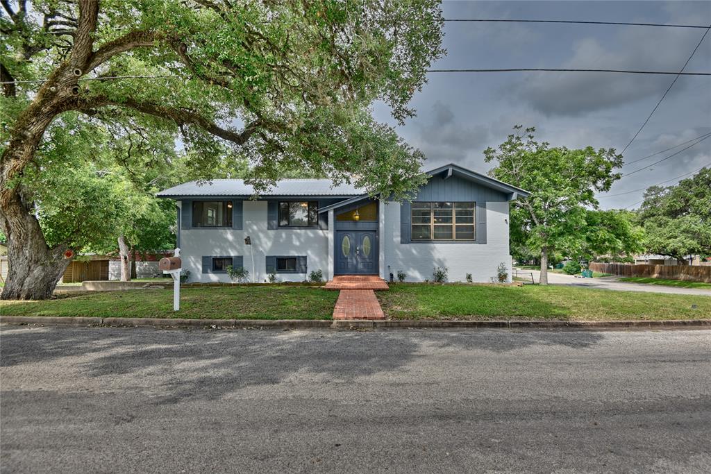 465 N Horton Street, La Grange, Texas image 1