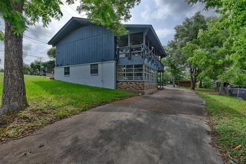 A home in La Grange