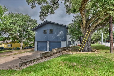 A home in La Grange