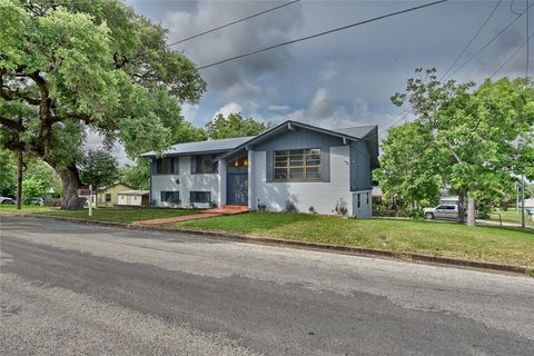 A home in La Grange