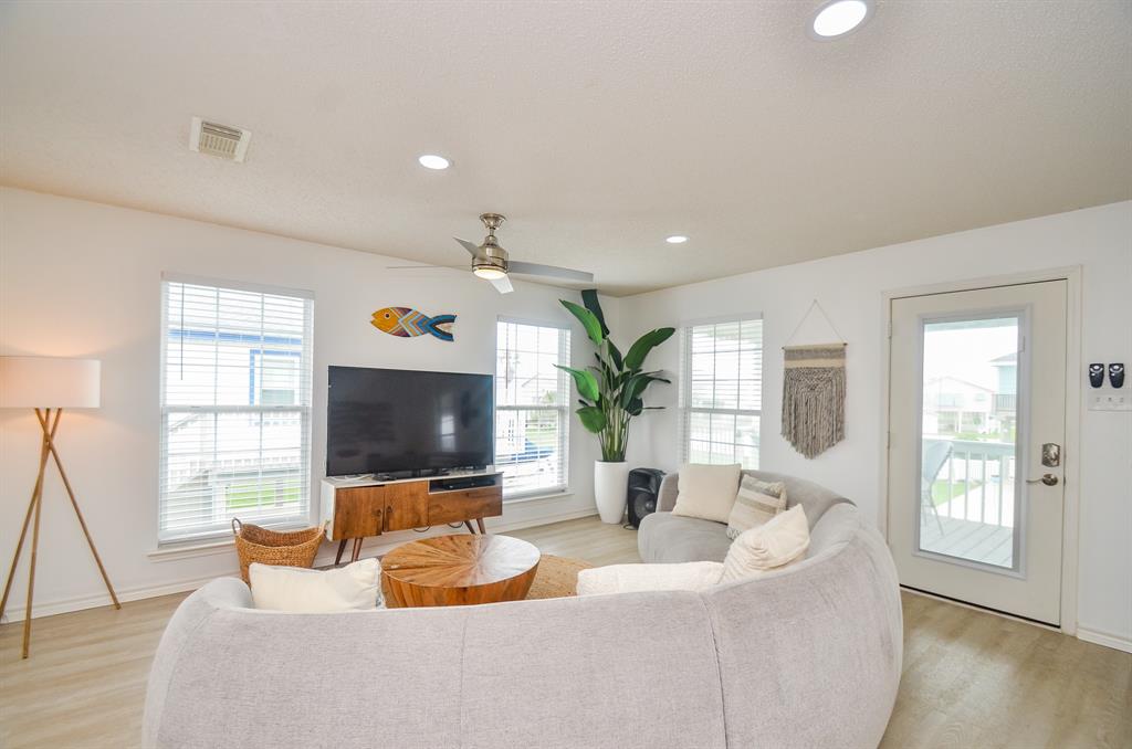 22810 Fresca Street, Galveston, Texas image 8