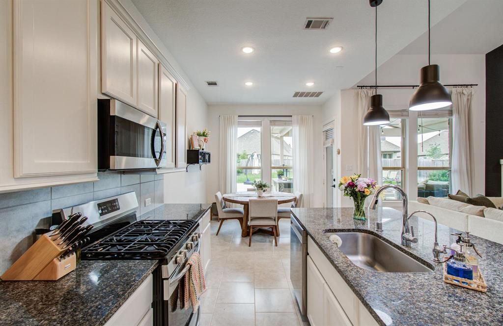 7111 Pondhawk Drive, Katy, Texas image 12