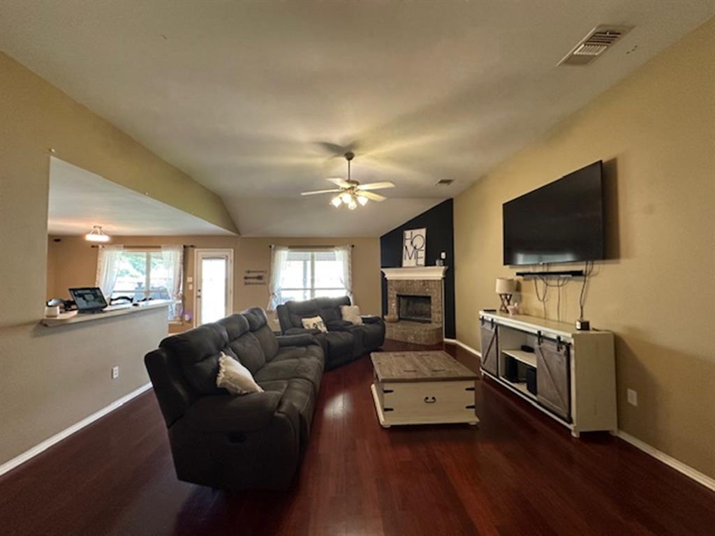 440 Maggie Circle, Flint, Texas image 3