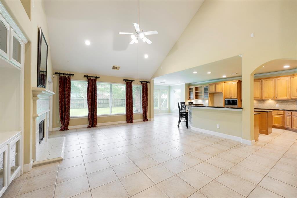 3004 Sugar Maple Court, Friendswood, Texas image 5