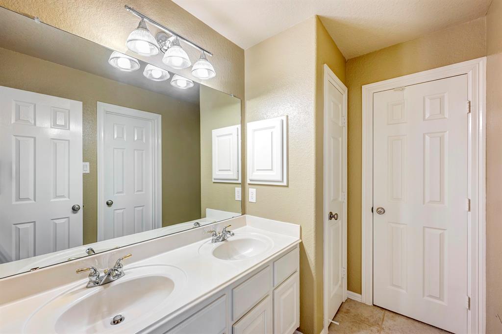 3004 Sugar Maple Court, Friendswood, Texas image 17