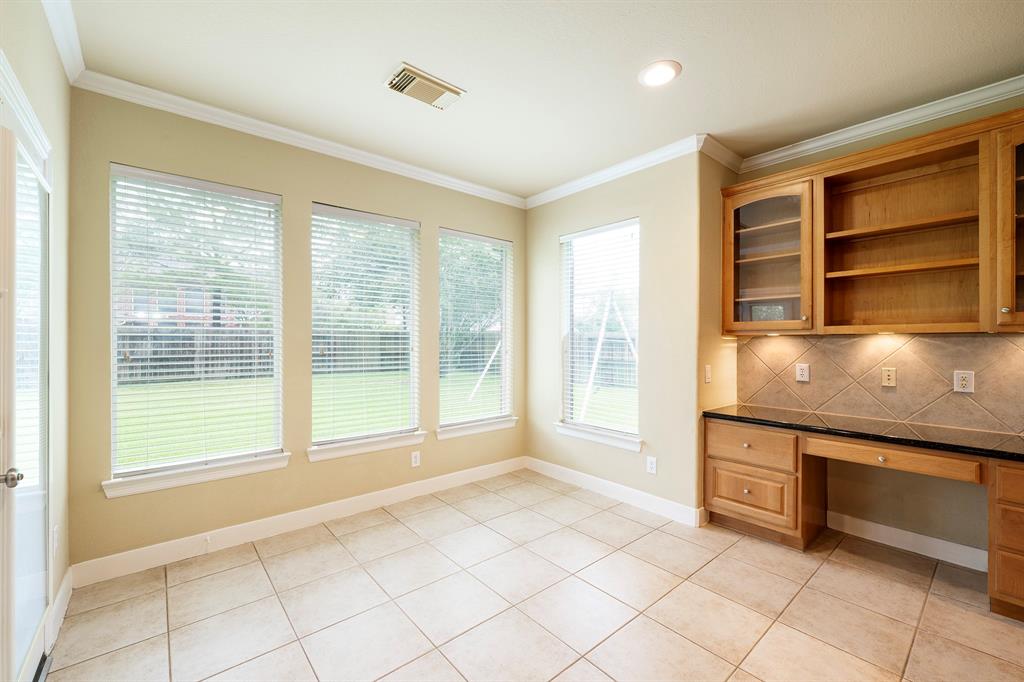 3004 Sugar Maple Court, Friendswood, Texas image 9