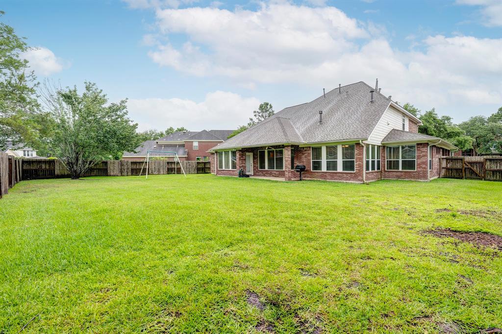 3004 Sugar Maple Court, Friendswood, Texas image 25