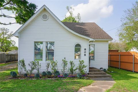 Photo of 808 Heights Street, El Campo, TX 77437 (MLS # 89918981)