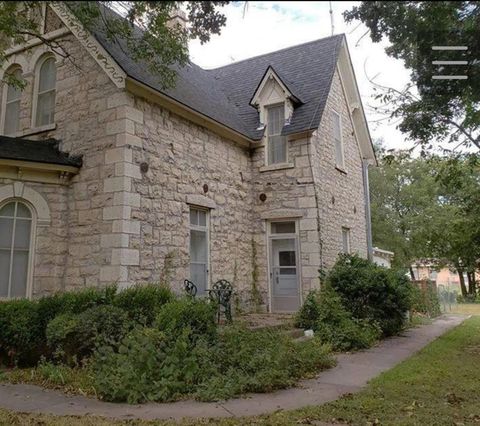 A home in Comanche