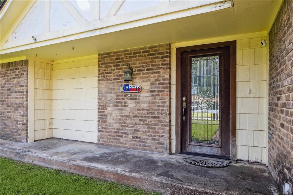 2718 Leichester Drive, Spring, Texas image 2