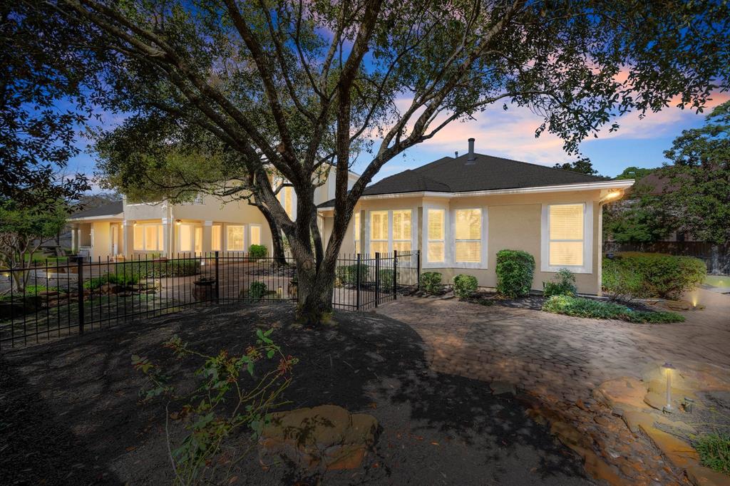 property-search 1 11 Lochbury Drive