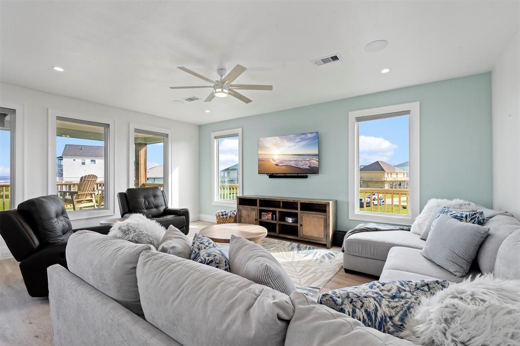 3551 Elm Grove Grv, Crystal Beach, Texas image 9