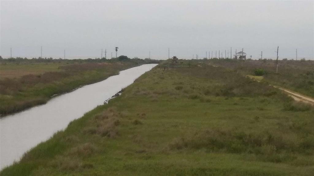 1215 4th Street, Gilchrist, Texas image 1