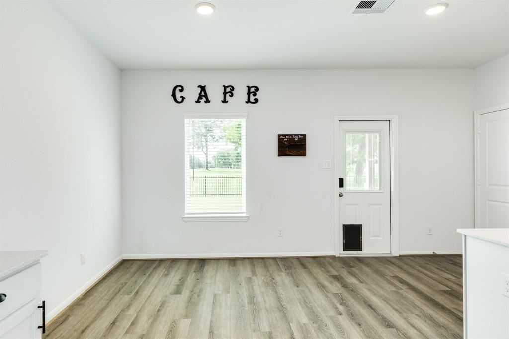 553 Green Meadows Drive, West Columbia, Texas image 27