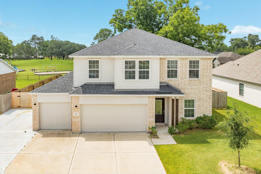 553 Green Meadows Drive, West Columbia, Texas image 1