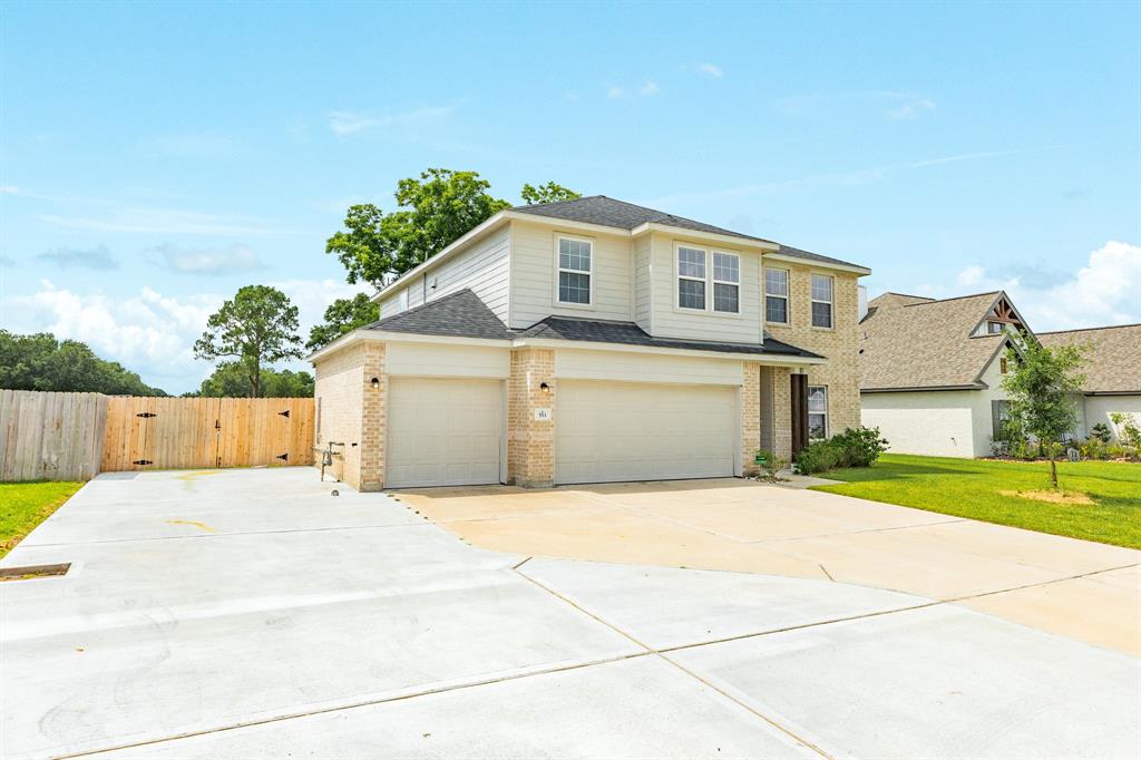 553 Green Meadows Drive, West Columbia, Texas image 9