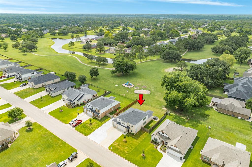 553 Green Meadows Drive, West Columbia, Texas image 3