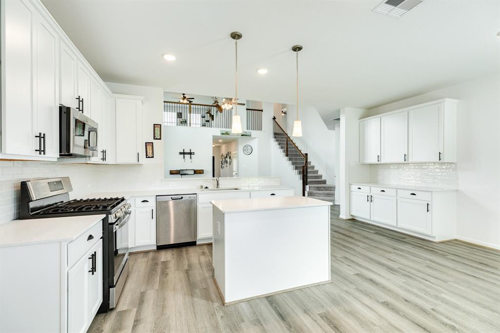 553 Green Meadows Drive, West Columbia, Texas image 26