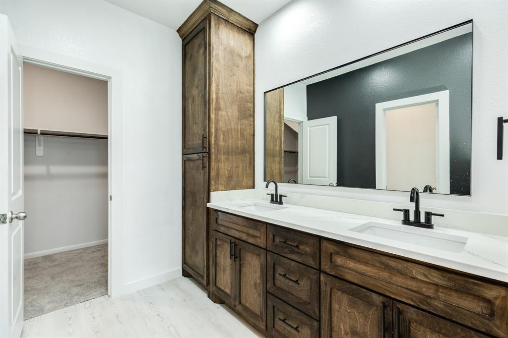 553 Green Meadows Drive, West Columbia, Texas image 31