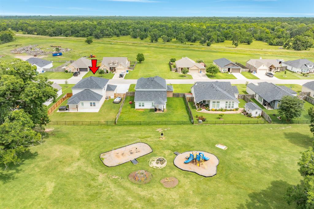 553 Green Meadows Drive, West Columbia, Texas image 4
