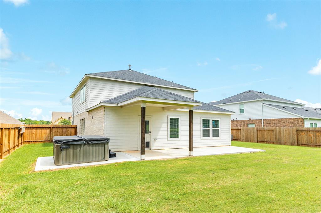 553 Green Meadows Drive, West Columbia, Texas image 13