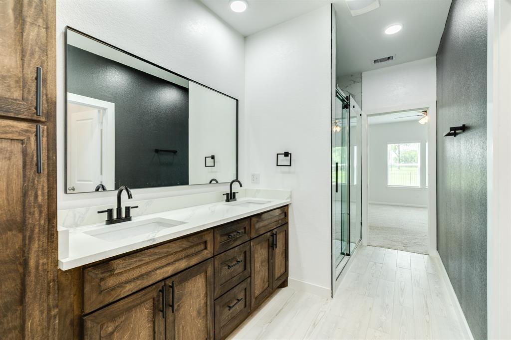553 Green Meadows Drive, West Columbia, Texas image 32