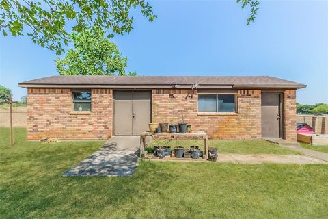 A home in Hallettsville