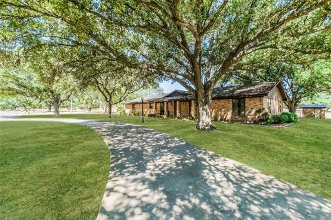 A home in Hallettsville