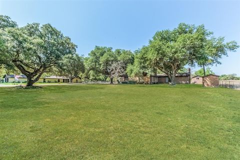 A home in Hallettsville