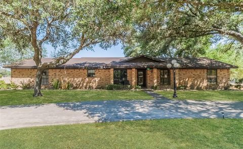 A home in Hallettsville