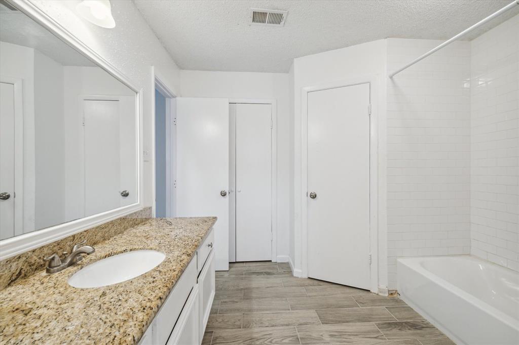 5302 Oaklynn Drive, Spring, Texas image 4