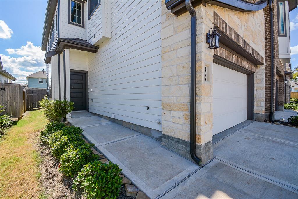 1554 Rustling Creek Drive, Missouri City, Texas image 2