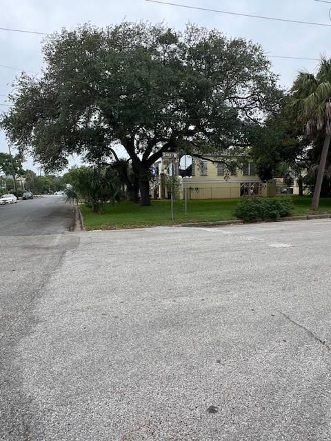 2402 Avenue M, Galveston, Texas image 1