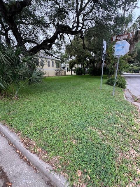 2402 Avenue M, Galveston, Texas image 3