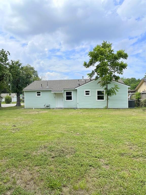 Photo 6 of 17 of 3017 Stallings Drive house