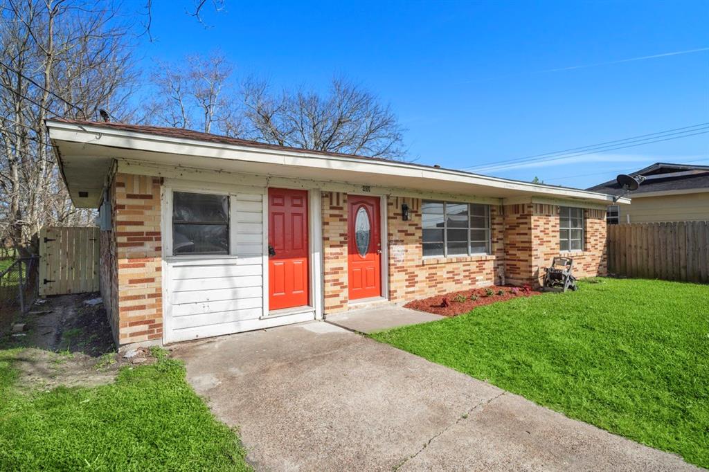 408 S Texas Street, Texas City, Texas image 1