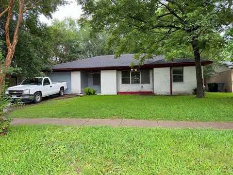 Single Family Residence in Houston TX 8709 Sandpiper Drive.jpg