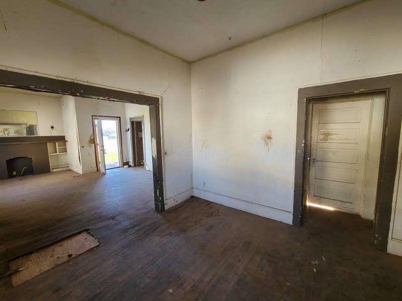 509 N Waggoner Street, Electra, Texas image 7