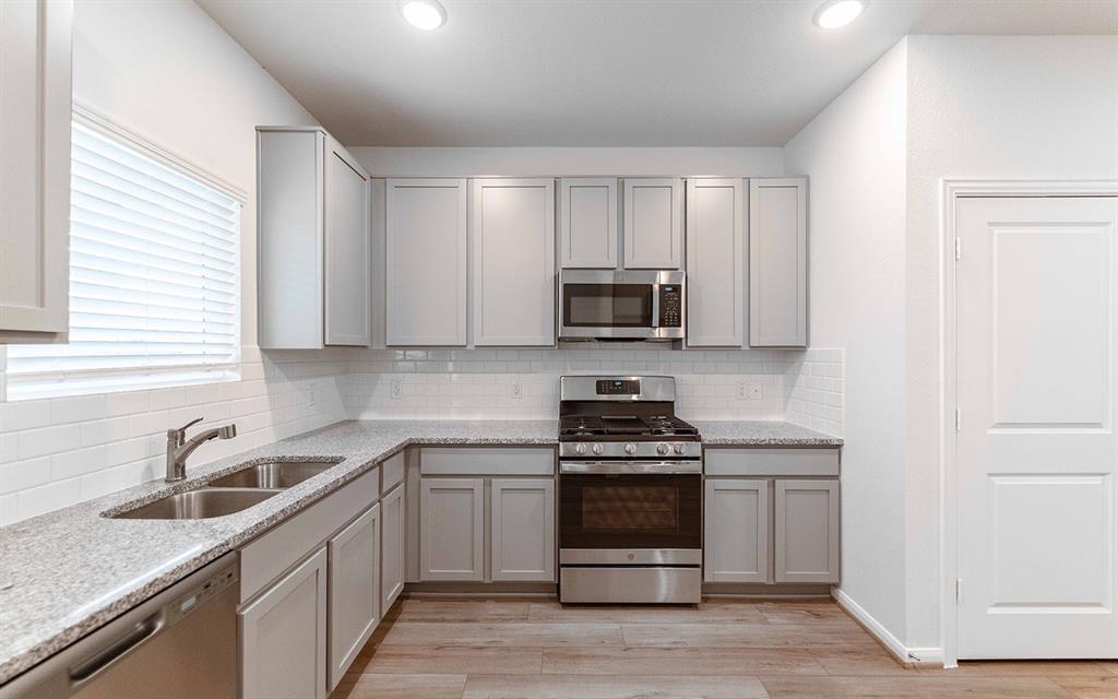 13020 Sapphire Lake Lane, Texas City, Texas image 7