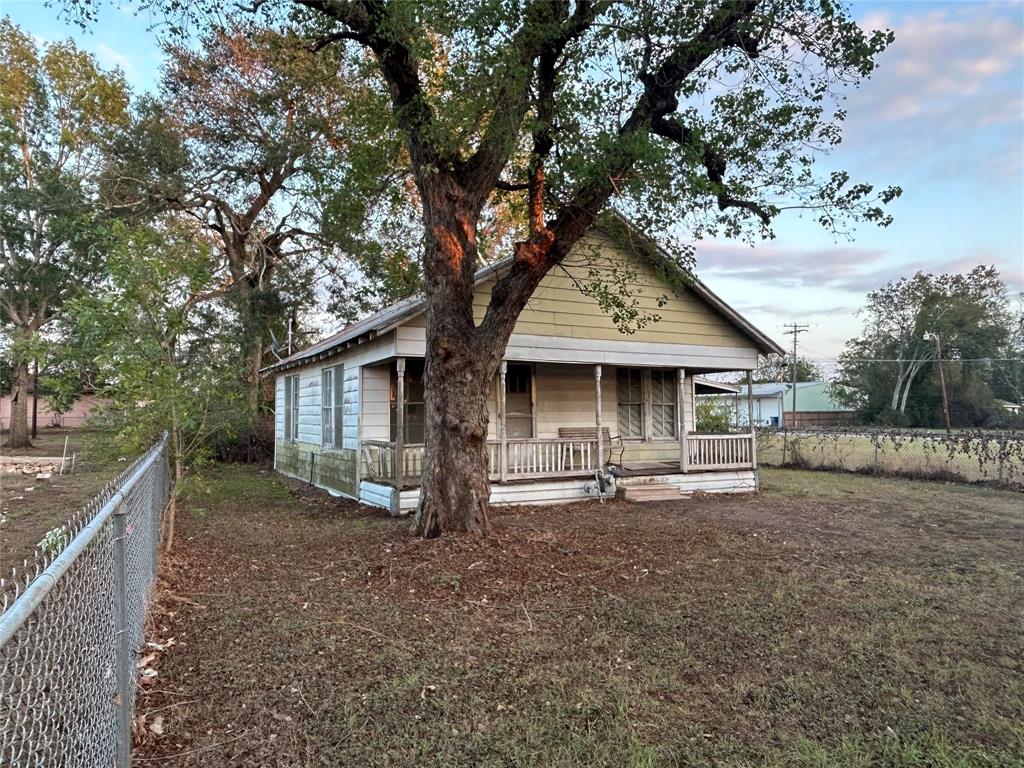 836 7th Street, Hempstead, Texas image 2