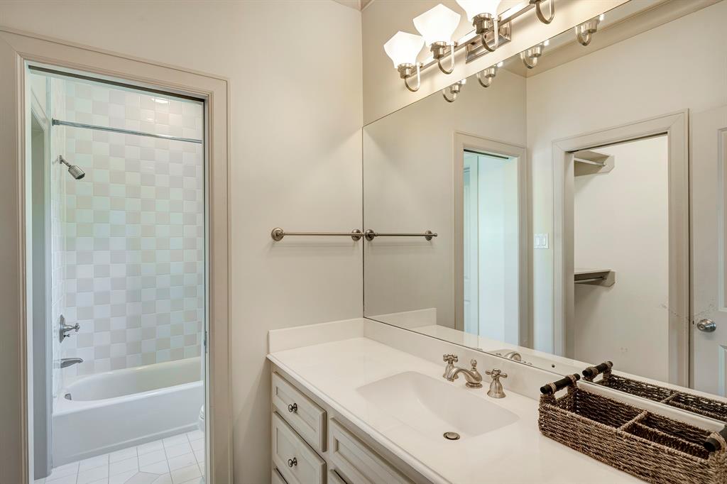 702 Mulberry Lane, Bellaire, Texas image 24